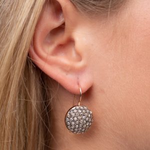 עגילי דיסק תלויים בשיבוץ דיאמנטים